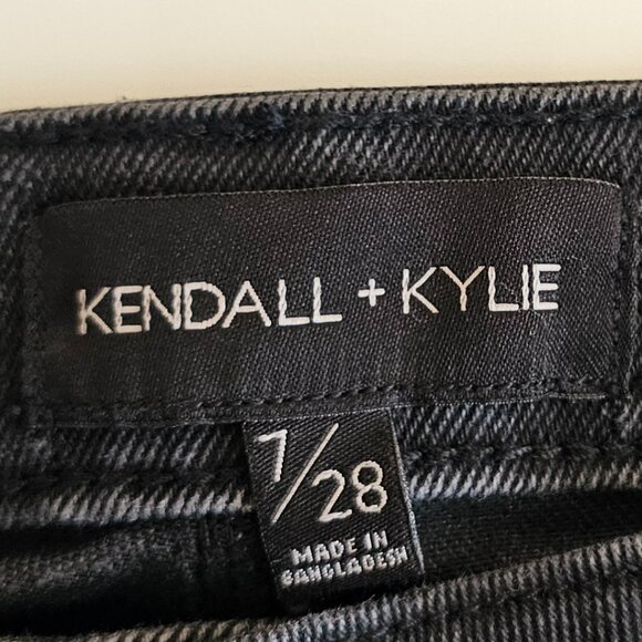 KENDALL + KYLIE “The Icon Short” Black Denim Shorts – Size 7/28 - Picture 4 of 4